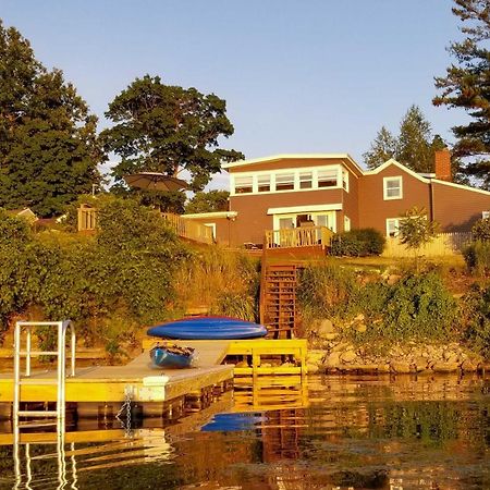 Family Cottage On Chaumont Bay, Walk To Downtown Экстерьер фото