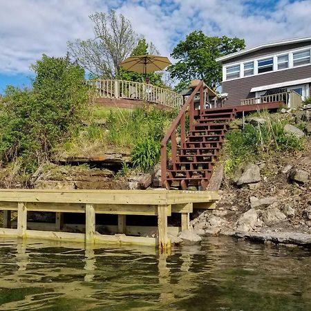 Family Cottage On Chaumont Bay, Walk To Downtown Экстерьер фото