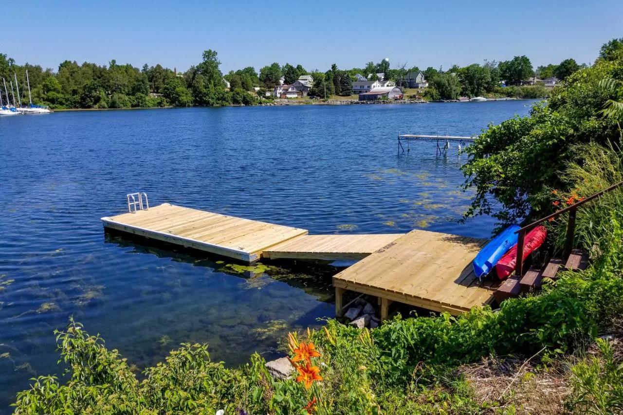 Family Cottage On Chaumont Bay, Walk To Downtown Экстерьер фото