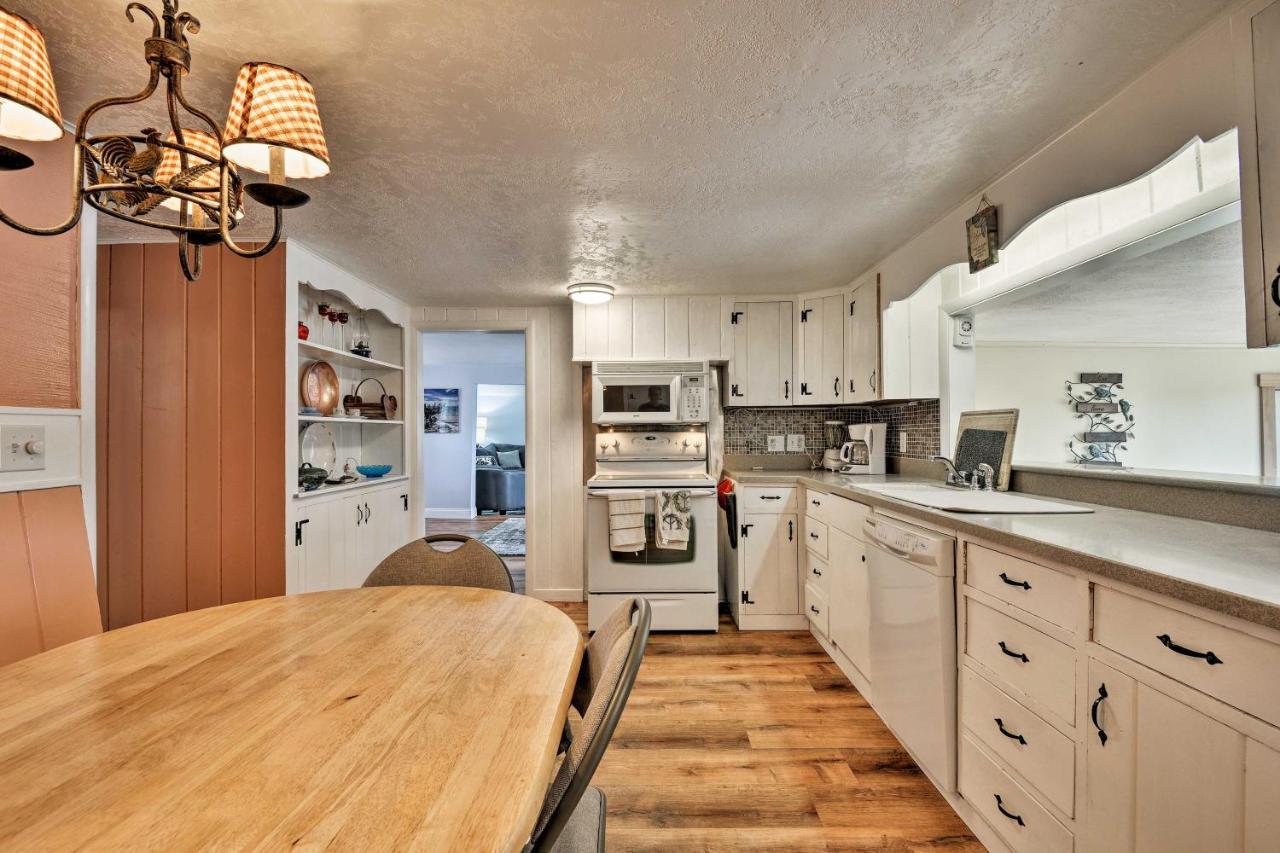 Family Cottage On Chaumont Bay, Walk To Downtown Экстерьер фото