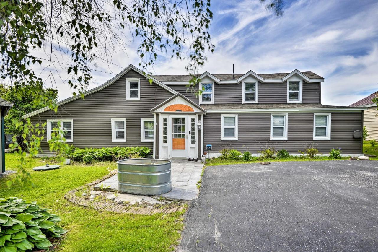 Family Cottage On Chaumont Bay, Walk To Downtown Экстерьер фото