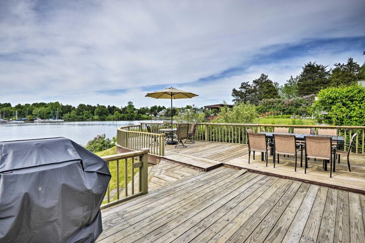 Family Cottage On Chaumont Bay, Walk To Downtown Экстерьер фото