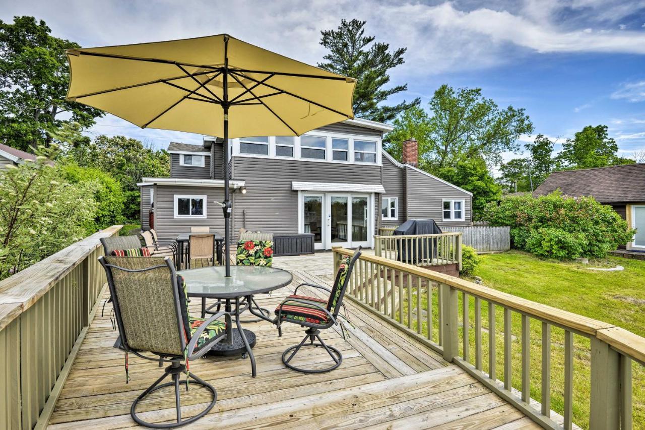 Family Cottage On Chaumont Bay, Walk To Downtown Экстерьер фото