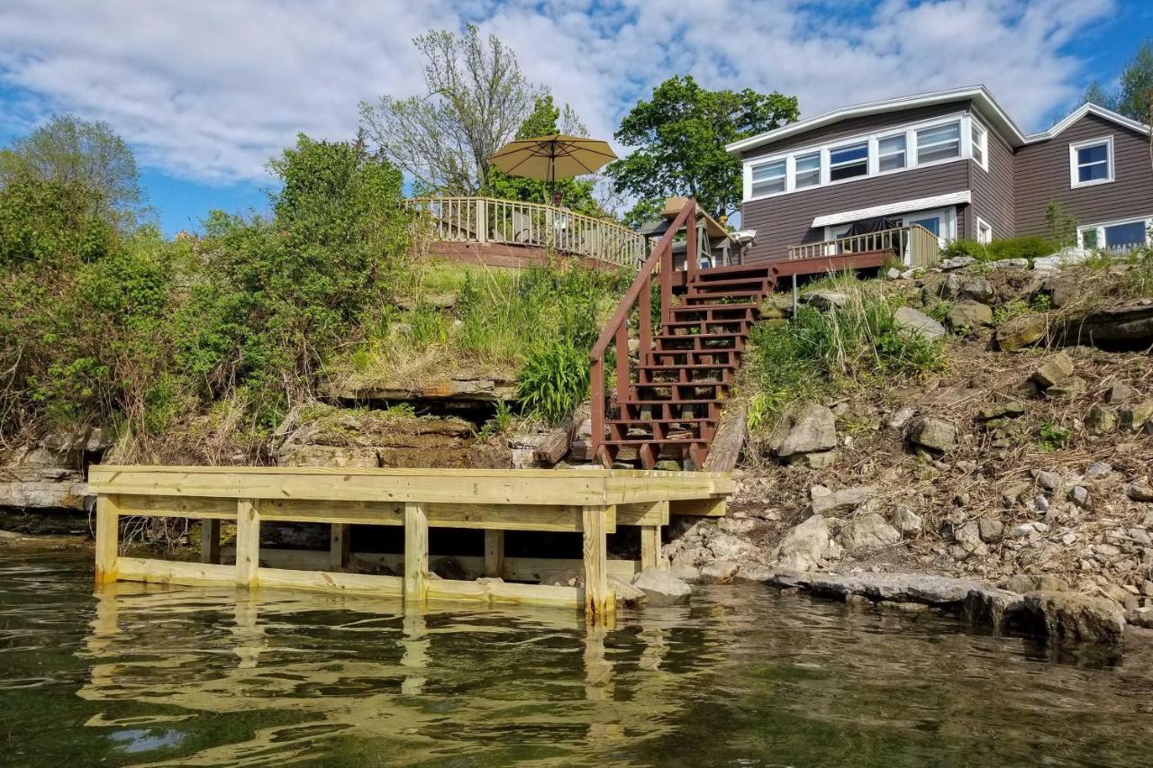 Family Cottage On Chaumont Bay, Walk To Downtown Экстерьер фото